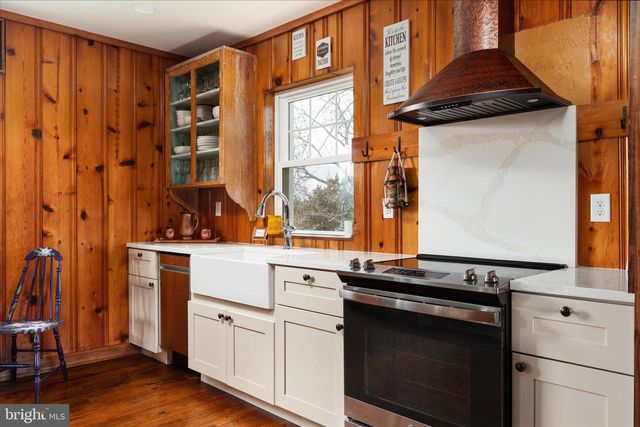 8735 SMITH CREEK RD, New Market, VA 22844