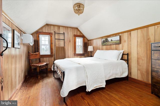 8735 SMITH CREEK RD, New Market, VA 22844