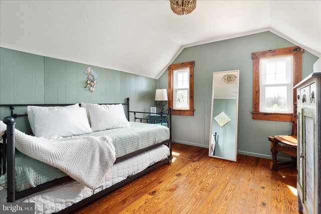 8735 SMITH CREEK RD, New Market, VA 22844