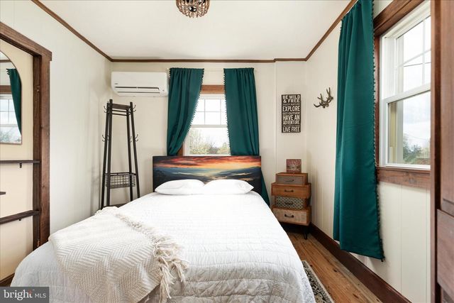 8735 SMITH CREEK RD, New Market, VA 22844