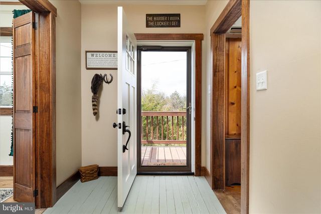 8735 SMITH CREEK RD, New Market, VA 22844