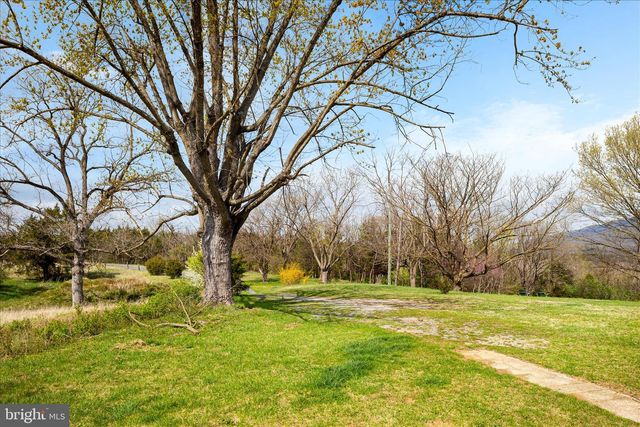 8735 SMITH CREEK RD, New Market, VA 22844