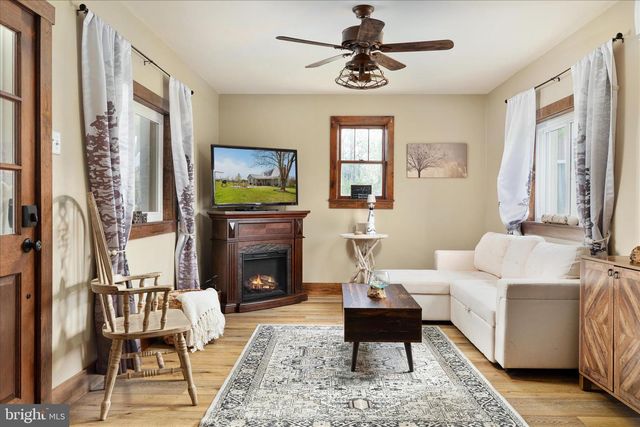 8735 SMITH CREEK RD, New Market, VA 22844