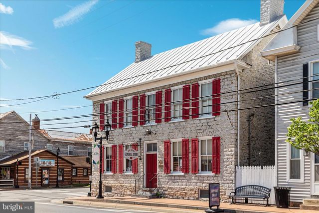 8735 SMITH CREEK RD, New Market, VA 22844