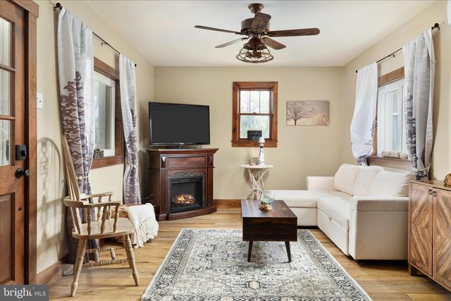 8735 SMITH CREEK RD, New Market, VA 22844