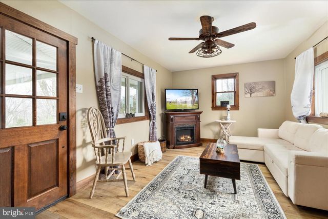 8735 SMITH CREEK RD, New Market, VA 22844