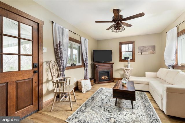 8735 SMITH CREEK RD, New Market, VA 22844