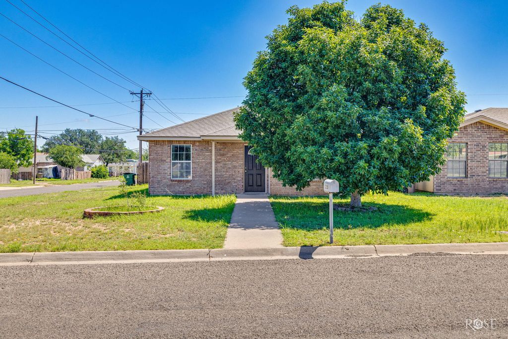 Image 1 of property listing at 1210 Guthrie Street, San Angelo, TX 76901
