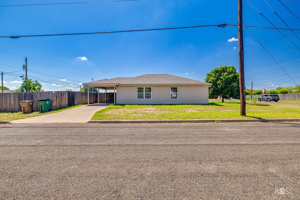 Image 19 of property listing at 1210 Guthrie Street, San Angelo, TX 76901