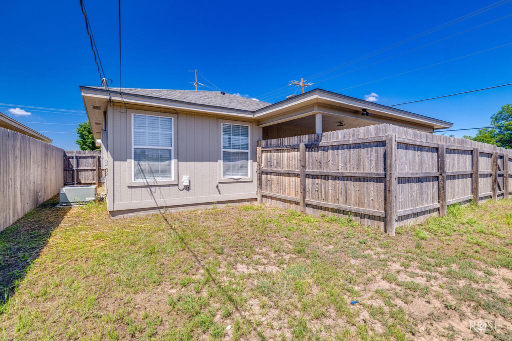 Image 20 of property listing at 1210 Guthrie Street, San Angelo, TX 76901
