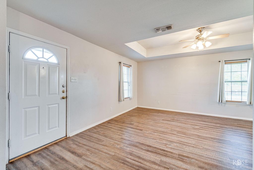 Image 4 of property listing at 1210 Guthrie Street, San Angelo, TX 76901