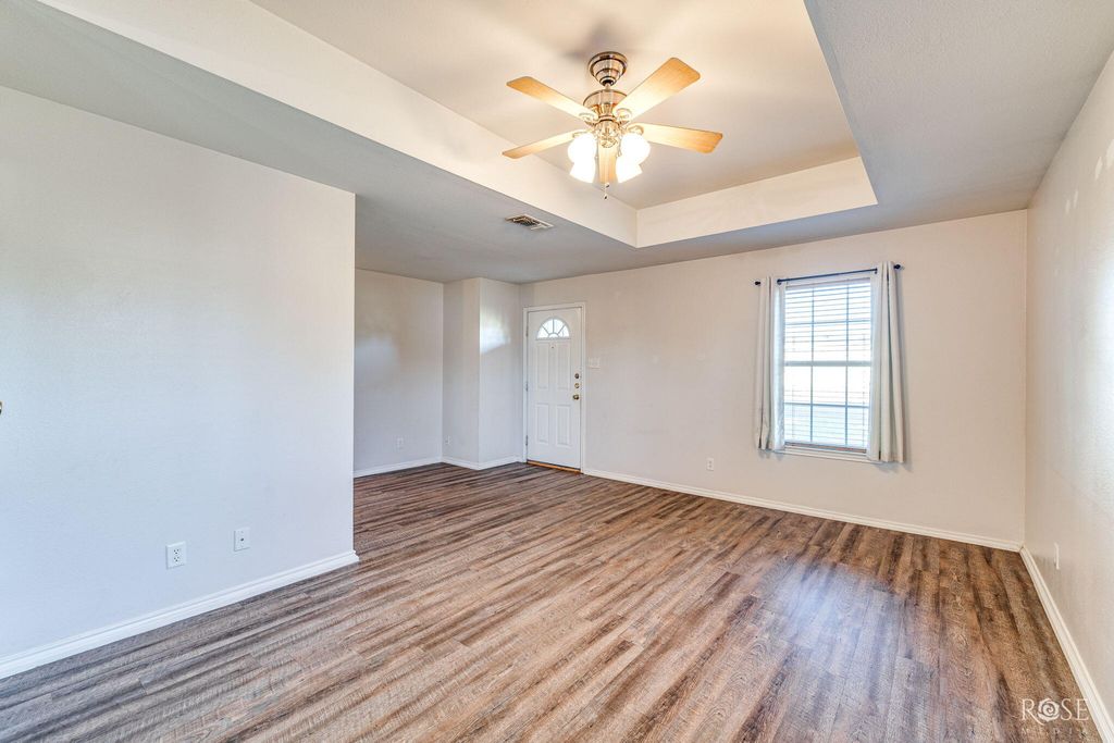 Image 6 of property listing at 1210 Guthrie Street, San Angelo, TX 76901