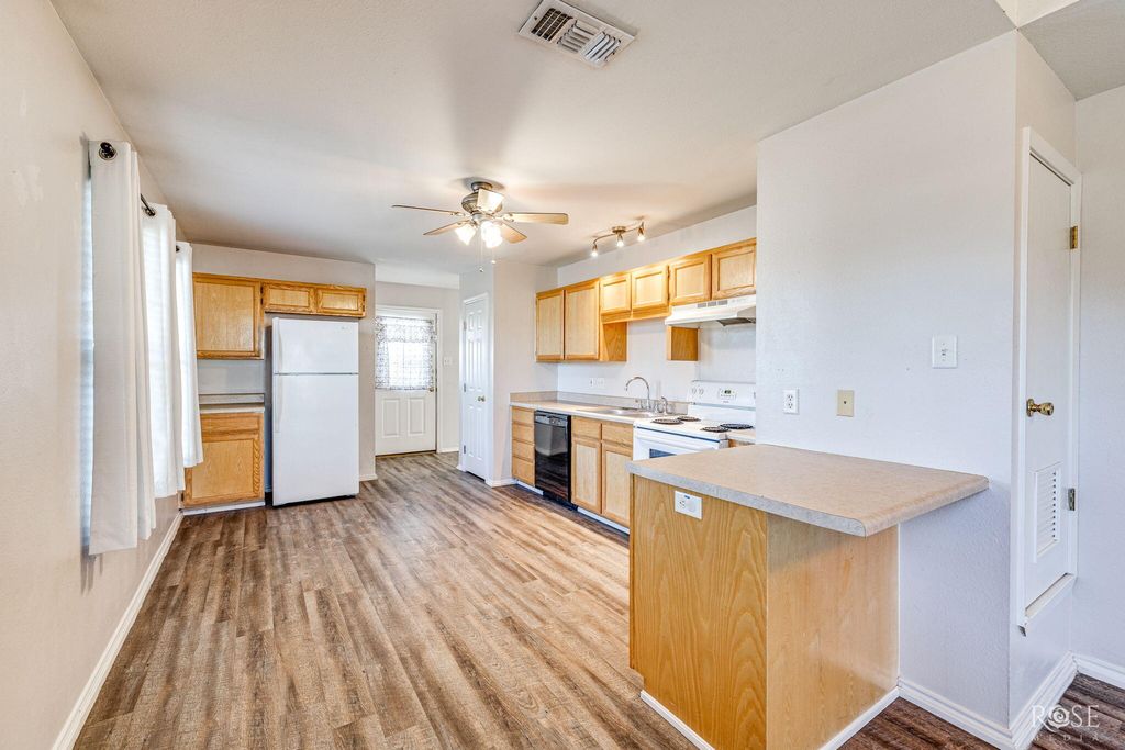 Image 8 of property listing at 1210 Guthrie Street, San Angelo, TX 76901