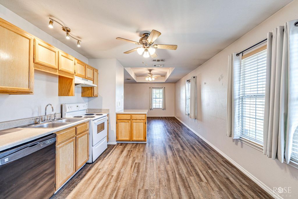 Image 9 of property listing at 1210 Guthrie Street, San Angelo, TX 76901
