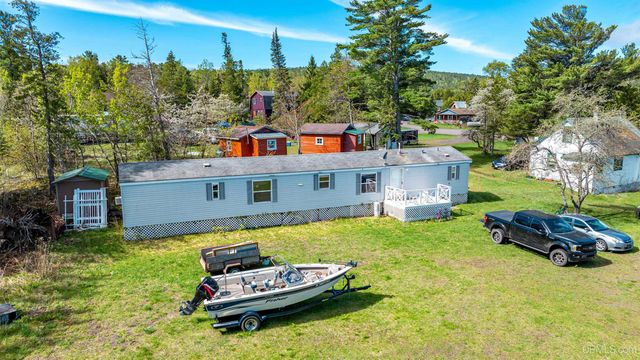 77 Brockway Avenue, Copper Harbor, MI 49918
