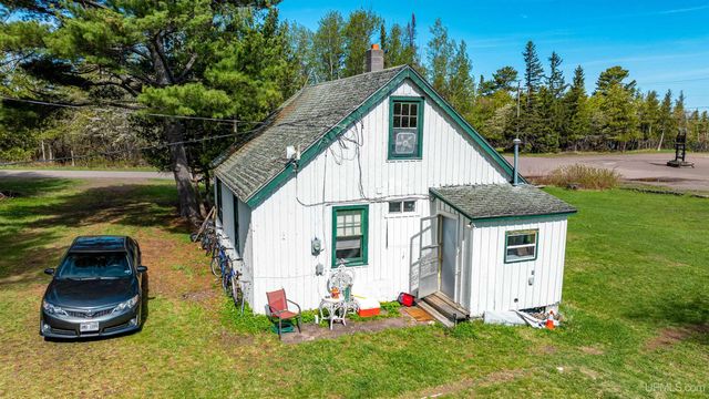 77 Brockway Avenue, Copper Harbor, MI 49918