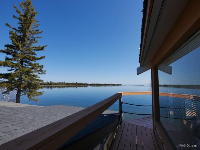 77 Brockway Avenue, Copper Harbor, MI 49918