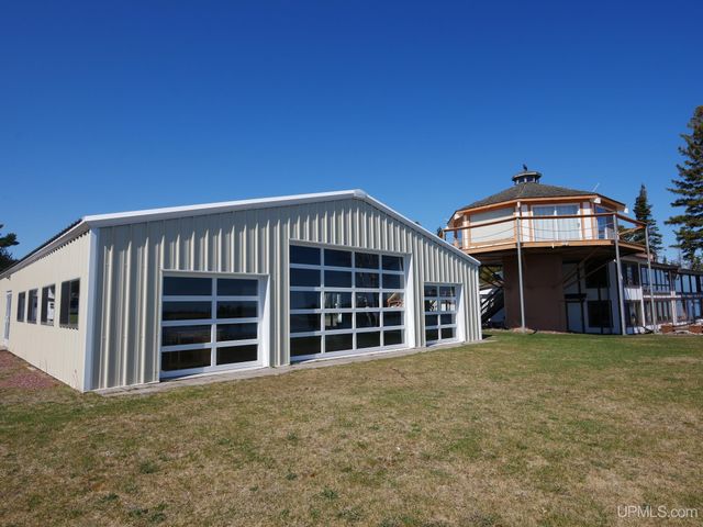 77 Brockway Avenue, Copper Harbor, MI 49918