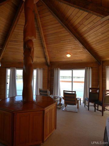 77 Brockway Avenue, Copper Harbor, MI 49918