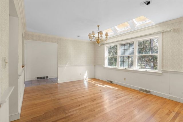 92 Wianno Cir, Barnstable, MA 02655