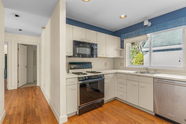 92 Wianno Cir, Barnstable, MA 02655