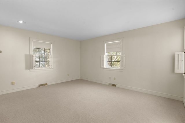 92 Wianno Cir, Barnstable, MA 02655