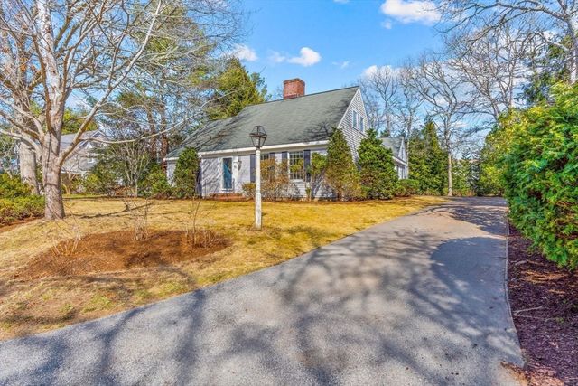 92 Wianno Cir, Barnstable, MA 02655