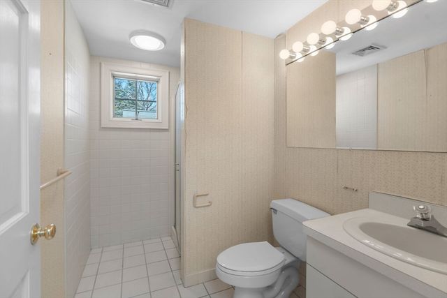 92 Wianno Cir, Barnstable, MA 02655