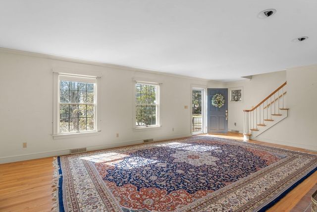 92 Wianno Cir, Barnstable, MA 02655