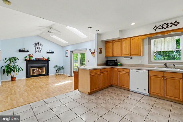 102 HEATHER HILL DR, Downingtown, PA 19335