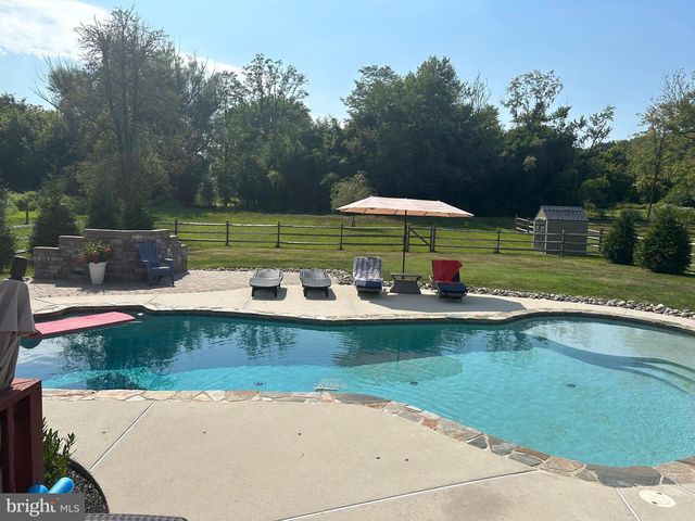 40 BEAVER RUN RD, Downingtown, PA 19335