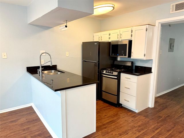 2401 Manor RD 132, Austin, TX 78722