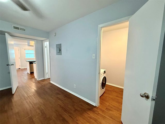 2401 Manor RD 132, Austin, TX 78722