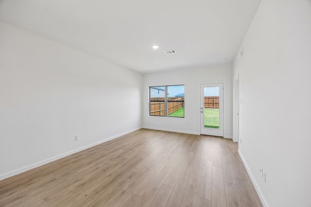 824 Hillcrest Boulevard, Princeton, TX 75407
