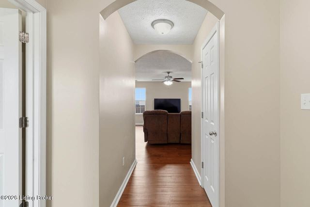 306 Mallard Pointe Blvd, Shepherdsville, KY 40165