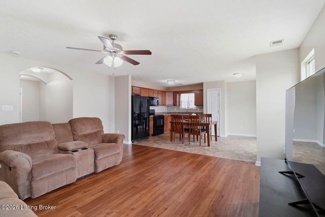 306 Mallard Pointe Blvd, Shepherdsville, KY 40165