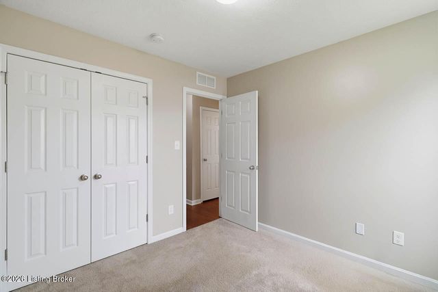 306 Mallard Pointe Blvd, Shepherdsville, KY 40165