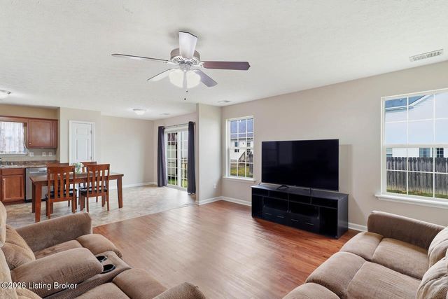 306 Mallard Pointe Blvd, Shepherdsville, KY 40165