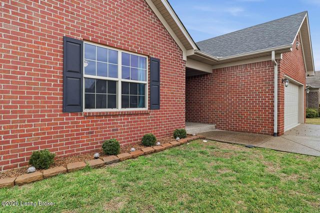 306 Mallard Pointe Blvd, Shepherdsville, KY 40165