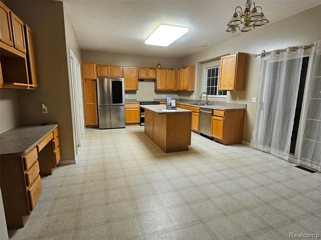 8350 Thornhill Drive, Ypsilanti, MI 48197