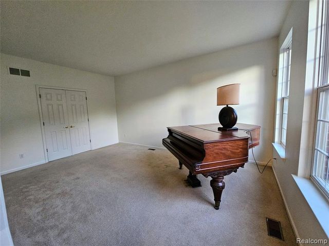 8350 Thornhill Drive, Ypsilanti, MI 48197