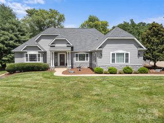 35 Beaumont Drive, Hendersonville, NC 28739