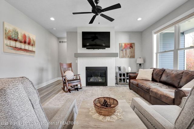1139 Peninsula Drive, Grand Ledge, MI 48837