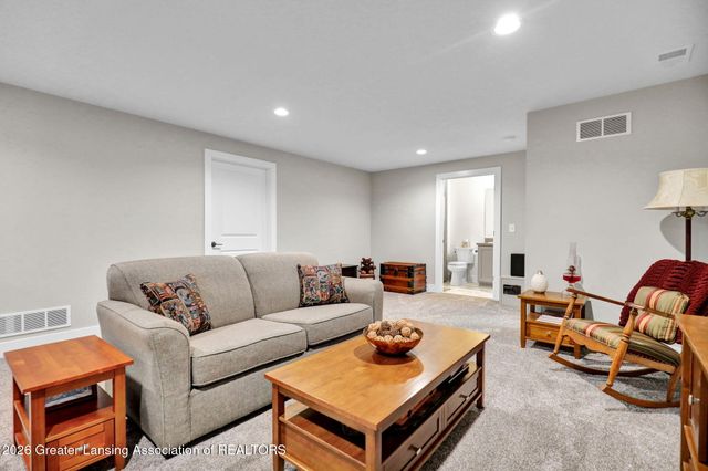 1139 Peninsula Drive, Grand Ledge, MI 48837