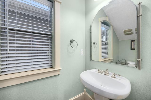 843 W 21st Street B, Houston, TX 77008