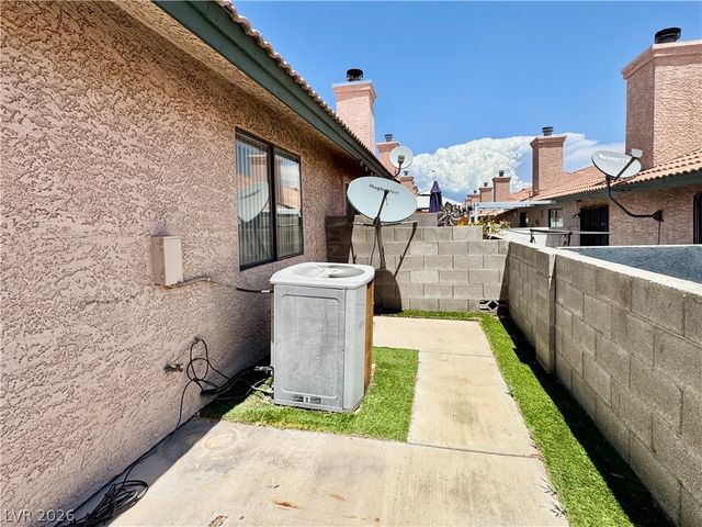 304 Crosswind Way, Las Vegas, NV 89145