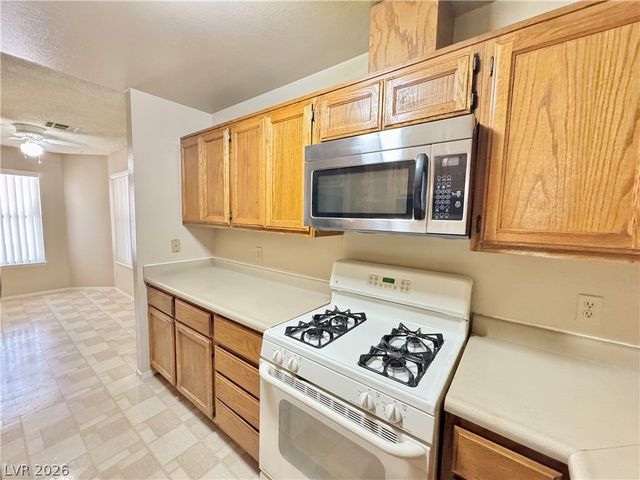 304 Crosswind Way, Las Vegas, NV 89145