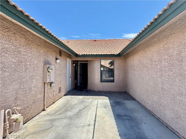 304 Crosswind Way, Las Vegas, NV 89145