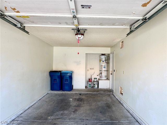 304 Crosswind Way, Las Vegas, NV 89145