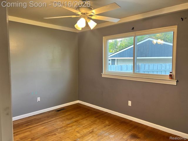 19749 Broadacres Street, Clinton Charter Township, MI 48035